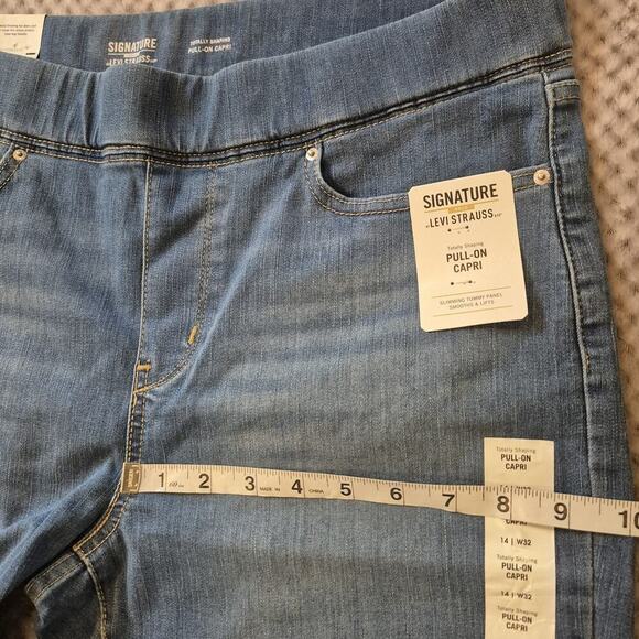 Levi's Signature Gold Jeans Womens 14/32 Blue Pull-On Capri Slimming Denim NWT - Picture 8 of 10